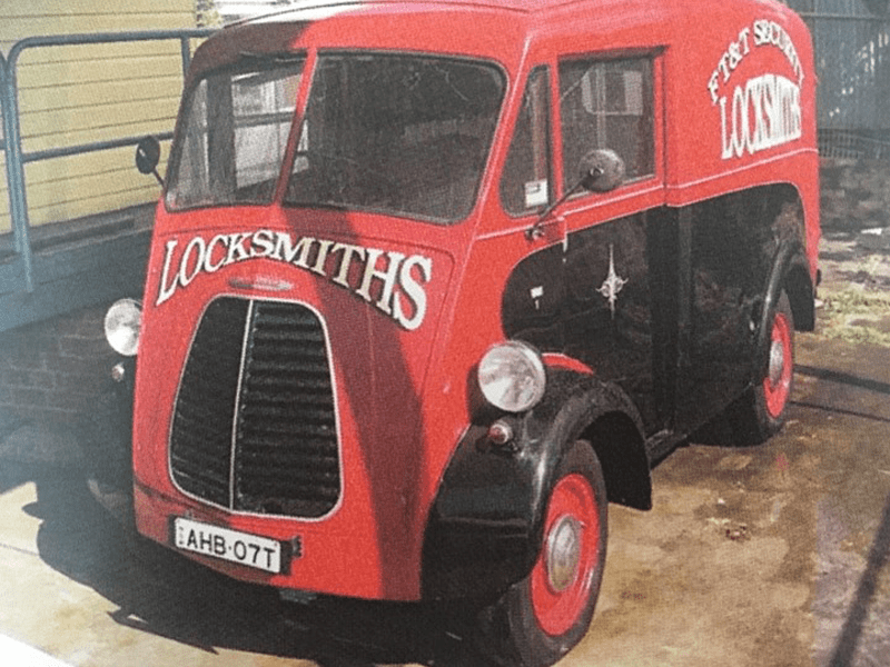 Pickfords Heavy Haulage - Morris Commercial J-Type