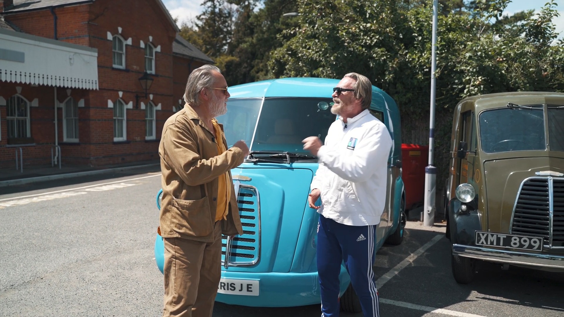Vic Reeves with the Morris JE1